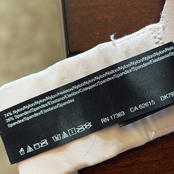 **DKNY Soft Blush/pale pink adjustable strap lightly padded bra Sz 32B - Picture 16 of 16